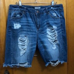 Distresses Bermuda Shorts